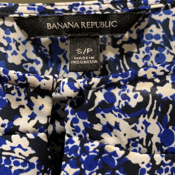 Banana Republic Flounce blouse. - Picture 3 of 8